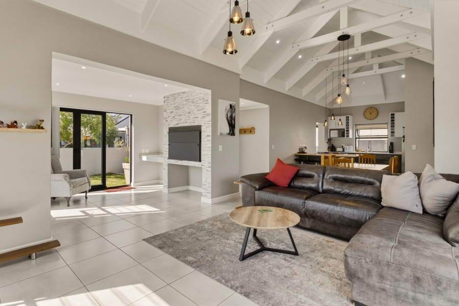 3 Bedroom Property for Sale in Aan de Wijnlanden Western Cape